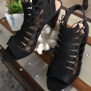 Vince Camuto Eliaz Sandal in black 8M